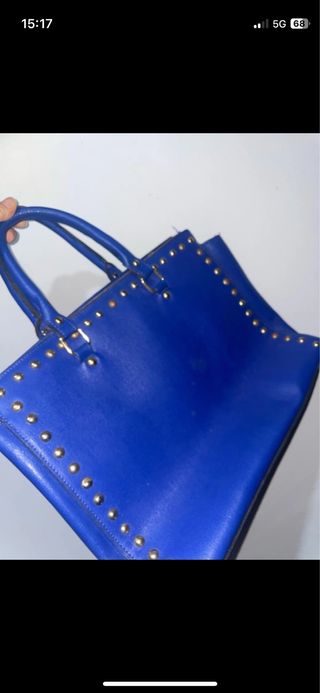 Borsa blu con borchie dorate