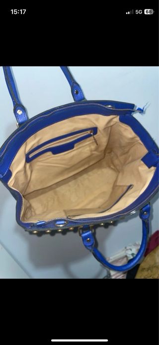 Borsa blu con borchie dorate