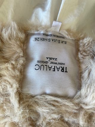 Abrigo peluche Stradivarius Beige