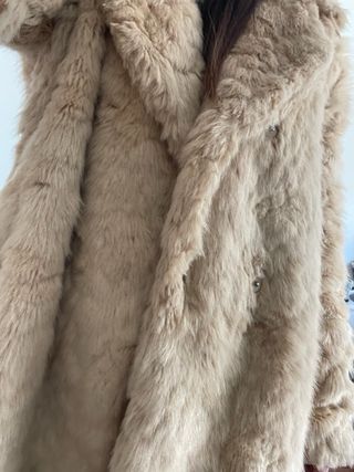 Abrigo peluche Stradivarius Beige