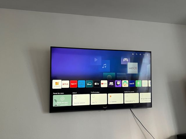 Televisor LG 55 pulgadas + soporte pared  negro