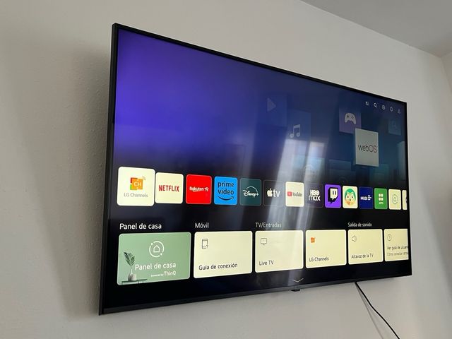 Televisor LG 55 pulgadas + soporte pared  negro