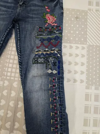 Pantalones vaqueros bordados mujer