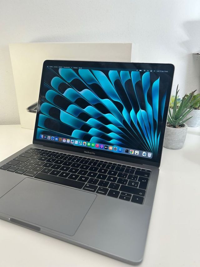MacBook Pro 2017 i5/8GB