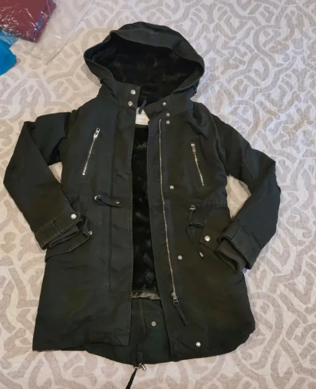 Parka Negra con Forro Interior