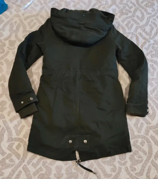 Parka Negra con Forro Interior