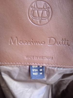 Chaqueta tipo chubasquero elegante y bonita