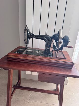 Máquina de coser antigua