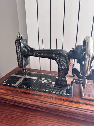 Máquina de coser antigua