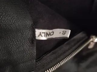 Falda polipiel negra