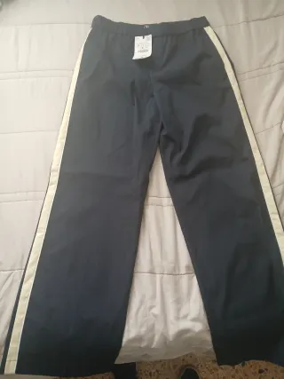 Pantalón Zara Talla M con Raya Lateral