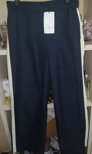 Pantalón Zara Talla M con Raya Lateral