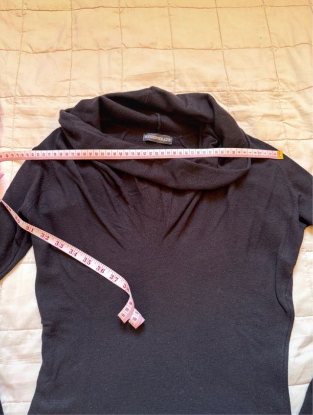 Maglione nero collo alto