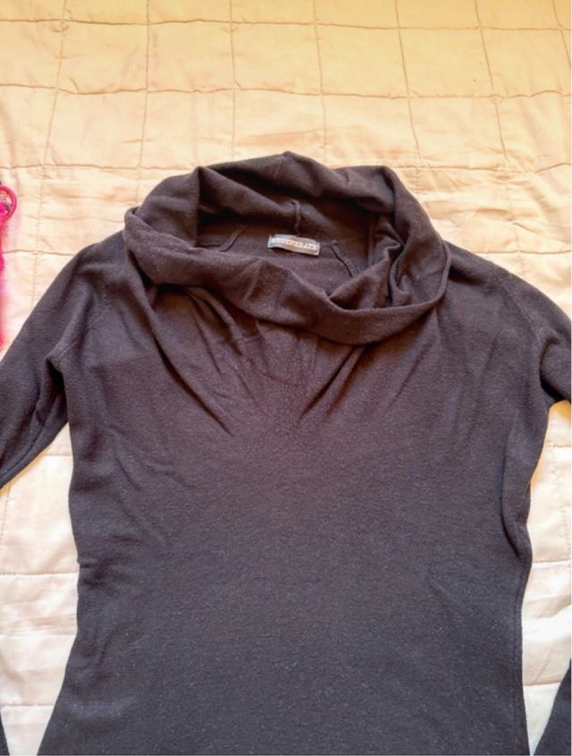 Maglione nero collo alto