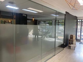 CONJUNTO 4 PUERTAS DE CRISTAL Y GUÍAS ALUMINIO