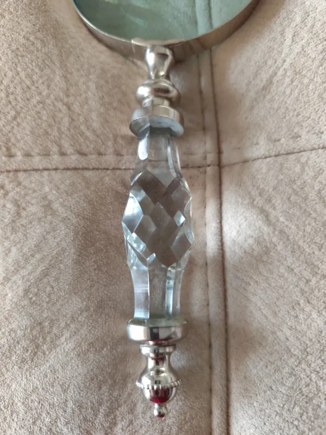 Lupa de escritorio con mango de cristal