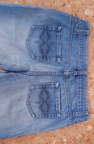 Pantalón vaquero y camisa cuadros hombre Celio.