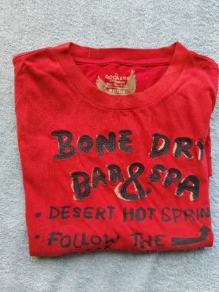 Camiseta Dockers Talla XL - Rojo Diseño Desierto