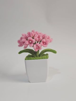 Vasetto fiori rosa artificiali