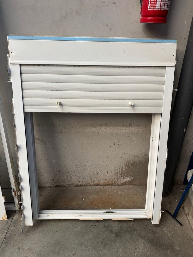 Ventana aluminio con persiana