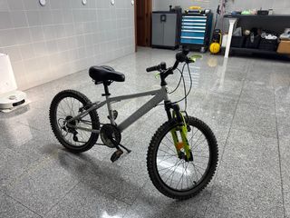 Bicicleta B-TWIN 20 Gris