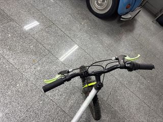 Bicicleta B-TWIN 20 Gris