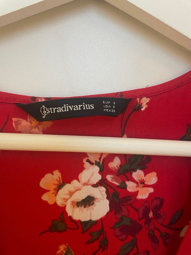 Blusa Zara Estampada Flores Rojas