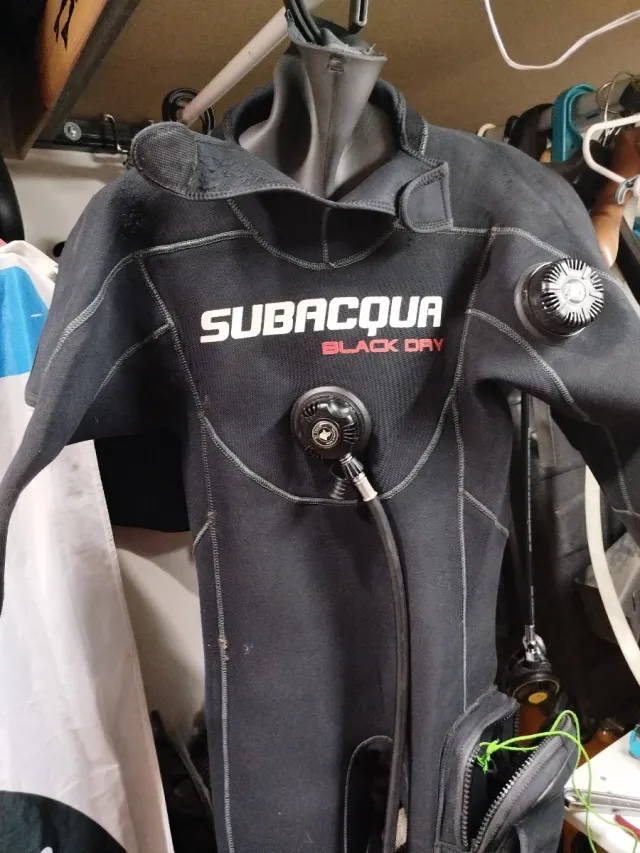 Traje Seco Subacqua Black Day