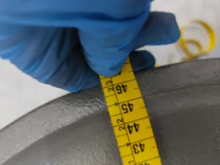 Mesa auxiliar redonda de metal