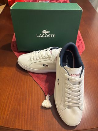 Zapatillas Lacoste Blancas.