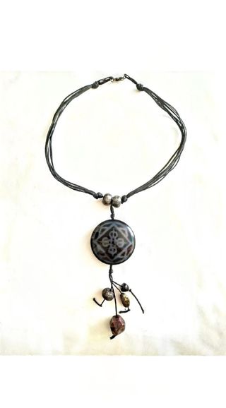 Collana con ciondolo pietra lavica serigrafata