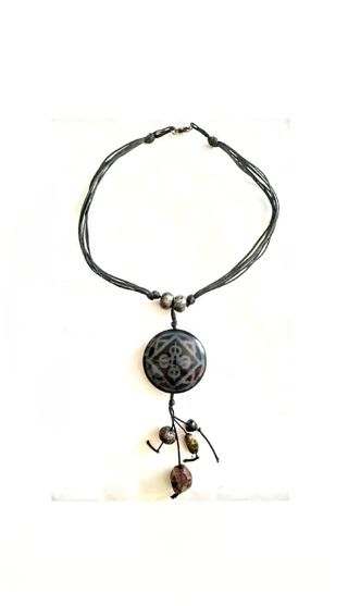 Collana con ciondolo pietra lavica serigrafata