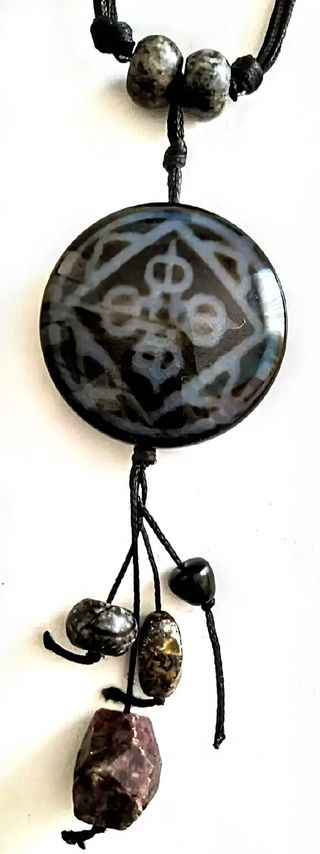 Collana con ciondolo pietra lavica serigrafata