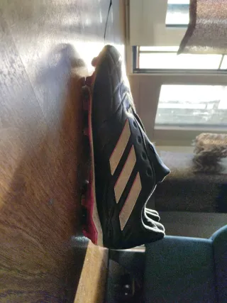 Scarpe da calcio Adidas nere e rosa