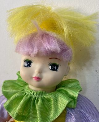 Bambola vintage arcobaleno