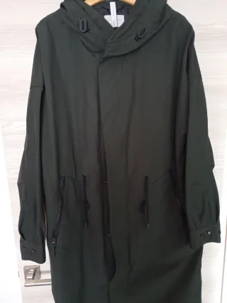 Abrigo chubasquero largo verde