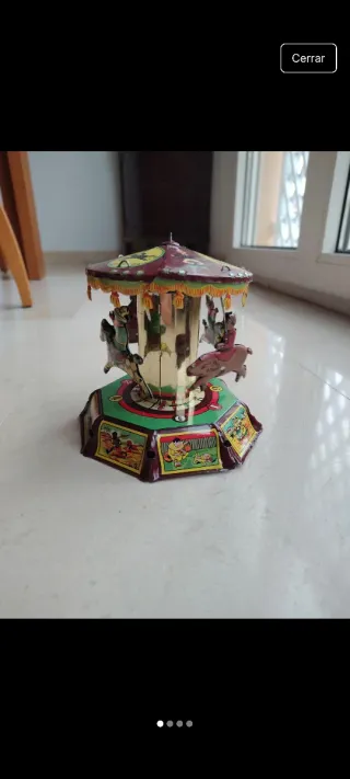 Carrusel de hojalata