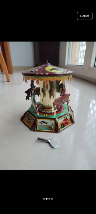 Carrusel de hojalata