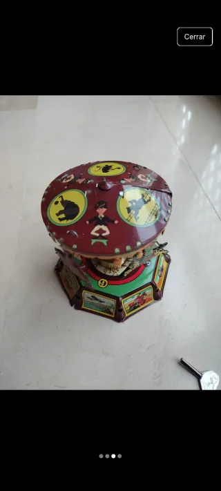 Carrusel de hojalata