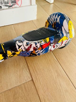 Hoverboard con diseño graffiti con cargador