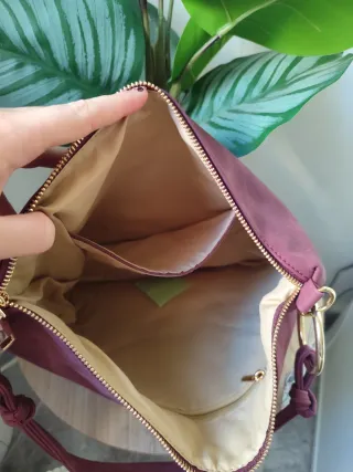 Bolso de hombro o bandolera color vino