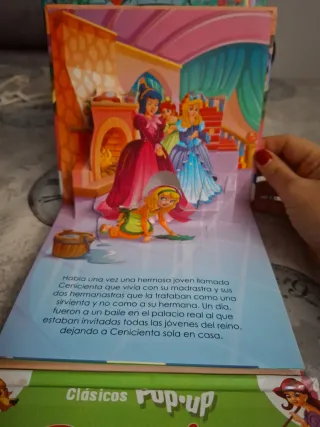 LIBROS POP UP La bella durmiente_Cenicienta_Pinoch
