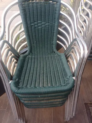 Sedia da esterno in rattan e alluminio verde