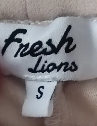 Pantalón beige cintura fruncida y lazo