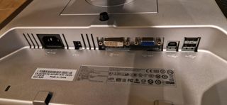 Monitor fabricado por Dell modelo 1908FPc LCD 19"