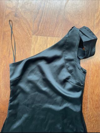 Vestido negro asimétrico