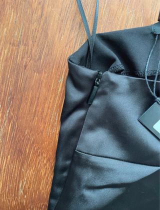 Vestido negro asimétrico