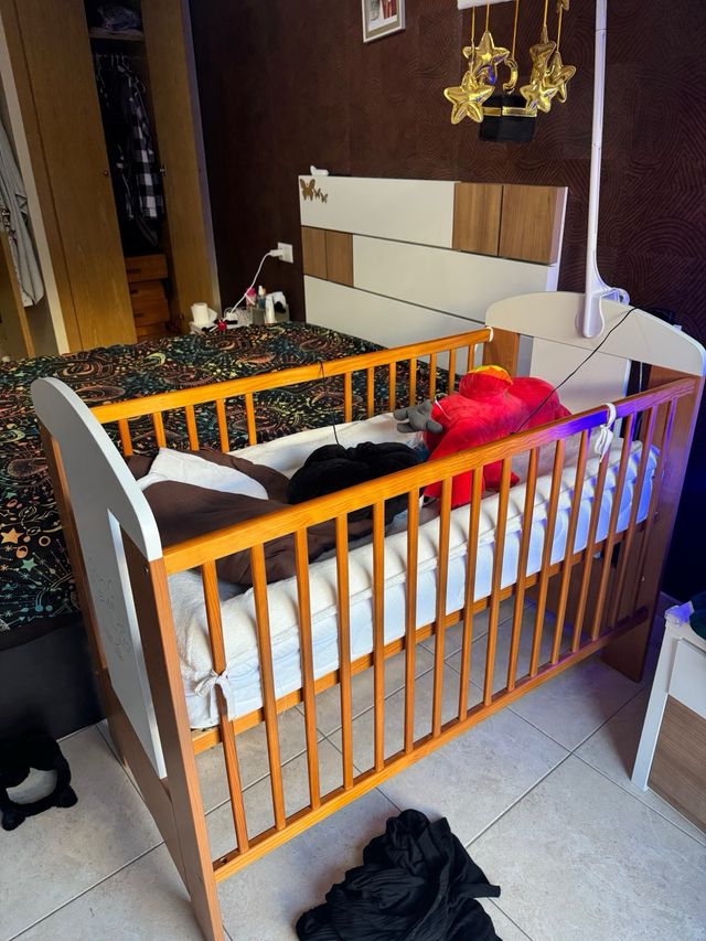 Culla in legno per bambini con disegno di elefante