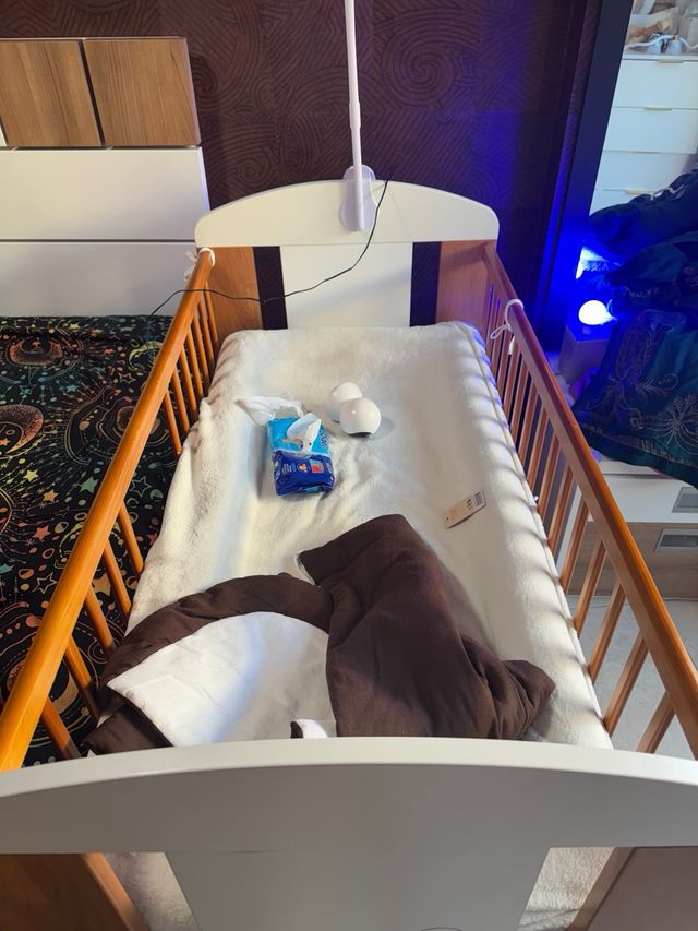 Culla in legno per bambini con disegno di elefante