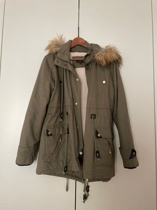 Chaqueta verde con capucha desmontable